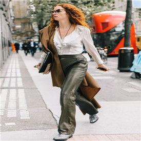 直筒裤搭配上衣图片女,直筒裤与上衣的完美融合